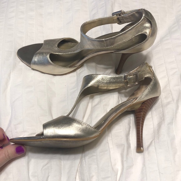Bandolino Shoes - Gold Bandolino gold heels. Size 9 gorgeous
